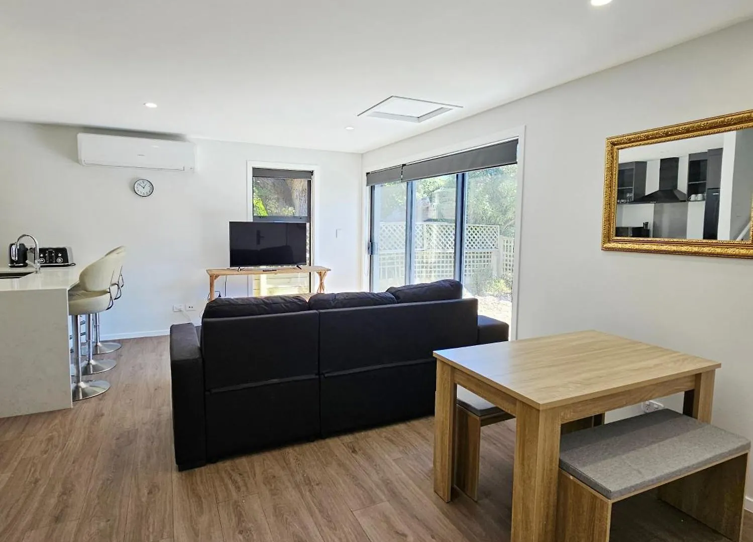 New And Fabulous, City Fringe Bliss! Wellington Apartment